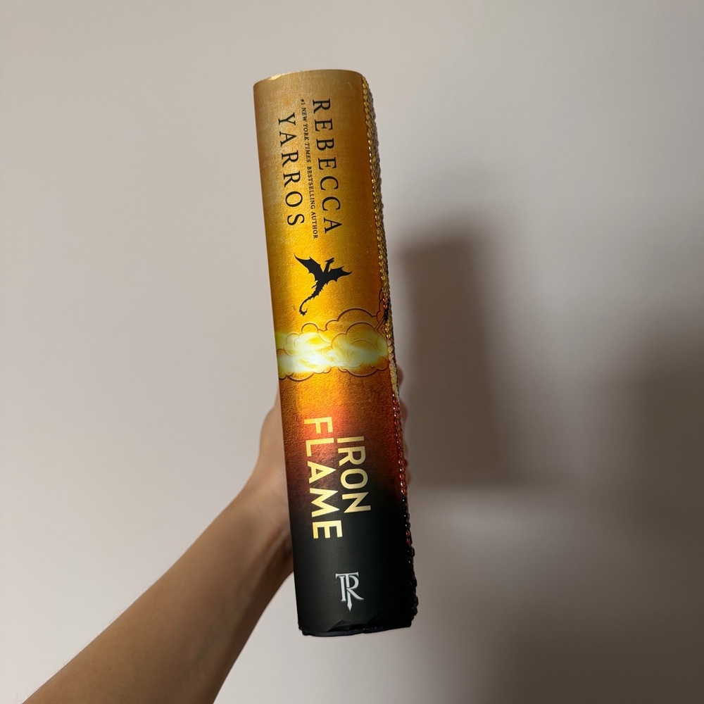 Iron Flame by Rebecca Yarros - NEW (Fourth Wing book 2) Fantasy Romance - Picture 6 of 9